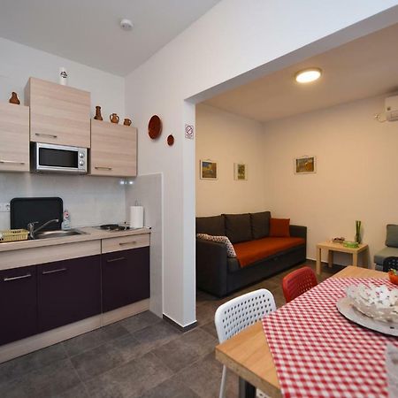 Apartments Enya Novalja Εξωτερικό φωτογραφία