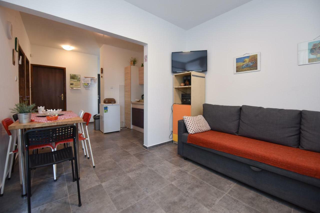 Apartments Enya Novalja Εξωτερικό φωτογραφία